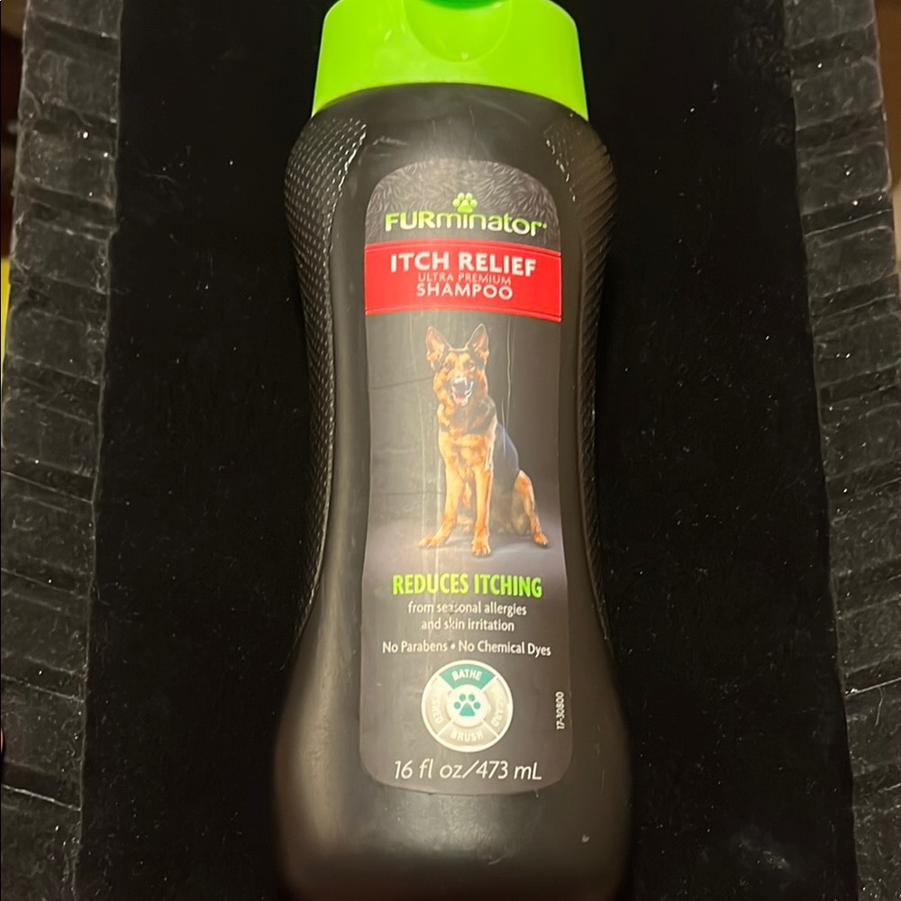FURminator 1/2 Full Itch Relief Shampoo